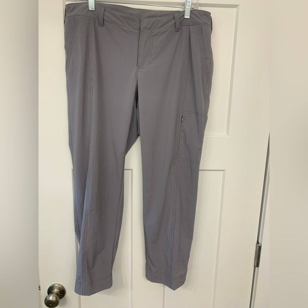 Athleta Trekkie Crop